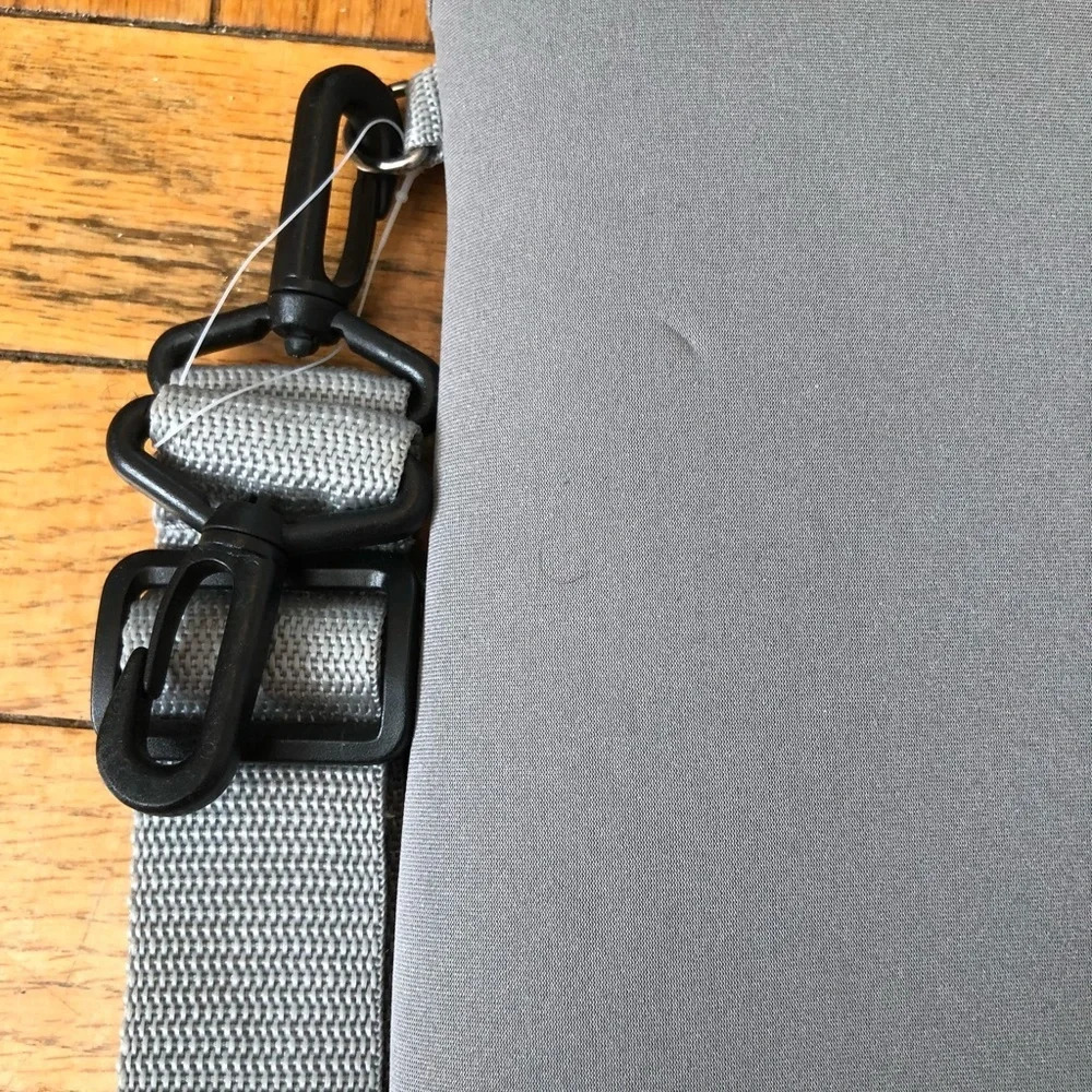 Laptop bag with detachable shoulder strap - Picture 6 of 8